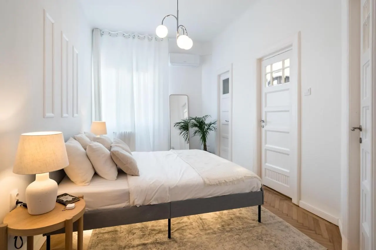 Διαμέρισμα Cismigiu Serenity: 1Br Flat With Scenic Balcony Βουκουρέστι