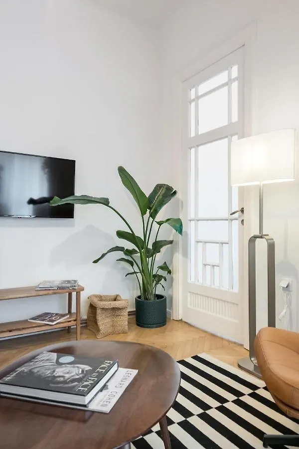 Cismigiu Serenity: 1Br Flat With Scenic Balcony Βουκουρέστι Διαμέρισμα
