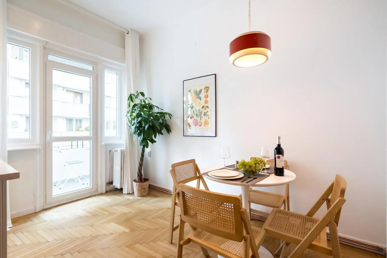 Cismigiu Serenity: 1Br Flat With Scenic Balcony Βουκουρέστι Διαμέρισμα