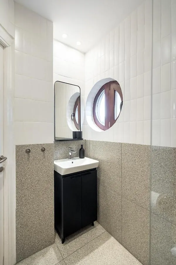 Cismigiu Serenity: 1Br Flat With Scenic Balcony Βουκουρέστι