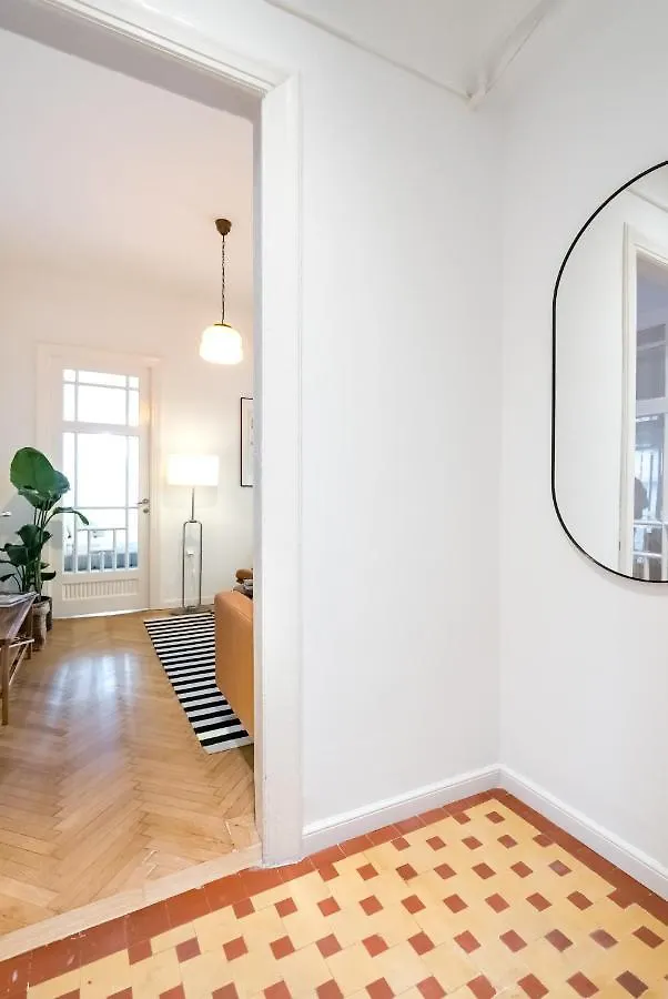 Cismigiu Serenity: 1Br Flat With Scenic Balcony Βουκουρέστι 0*,  Ρουμανία