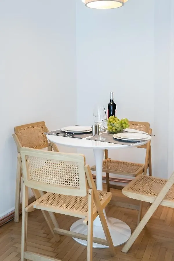 Cismigiu Serenity: 1Br Flat With Scenic Balcony Βουκουρέστι Διαμέρισμα