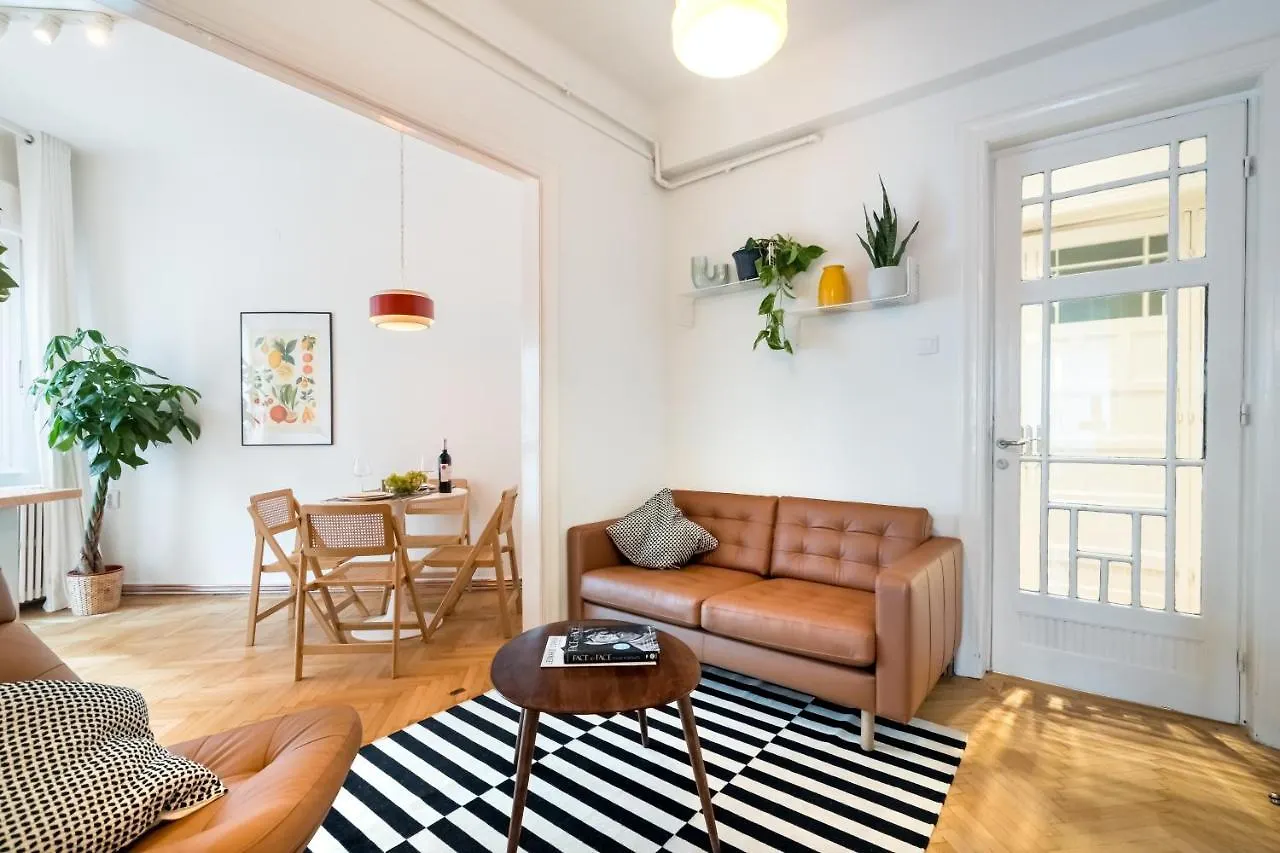 Cismigiu Serenity: 1Br Flat With Scenic Balcony Βουκουρέστι
