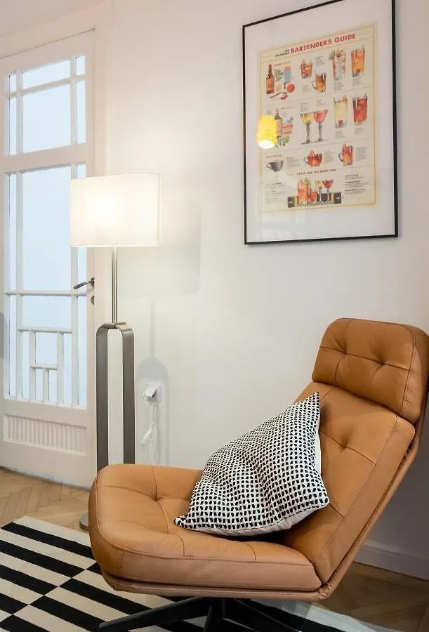 Cismigiu Serenity: 1Br Flat With Scenic Balcony 布加勒斯特 公寓